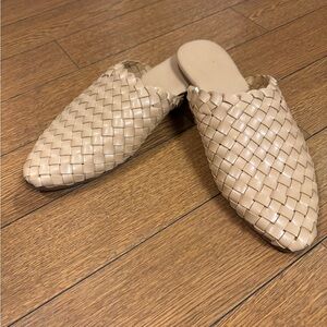 Universal Thread Tan Woven Slip-On Shoes, Women’s Size 8 1/2